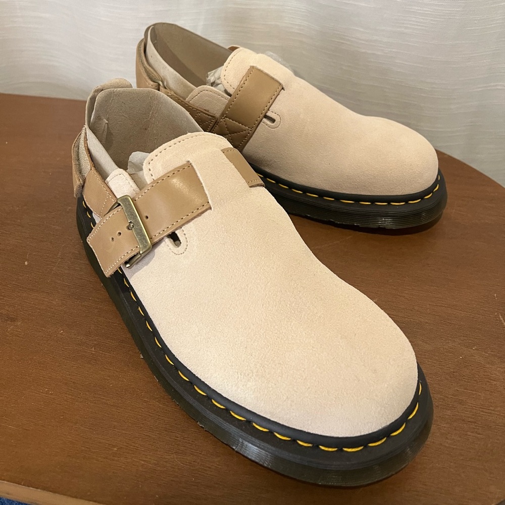 BRAND NEW Dr. Martens Beige Leather Shoes